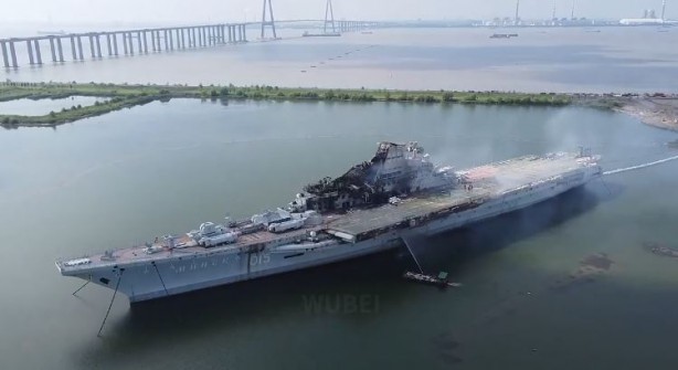 Foto - Uçak gemisi Minsk, Çin’de alevler içinde kaldı