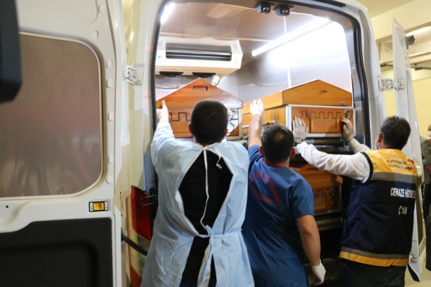 Foto - Uçak kazasında hayatını kaybeden mürettebatın cenazeleri Adana'ya gönderildi