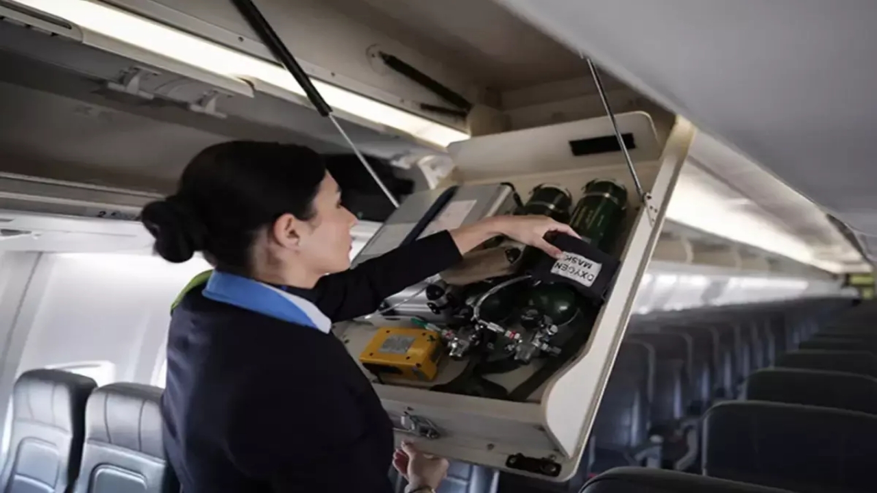 Foto - Uçakta kirli çorabı andıran garip bir koku duydu, sonrası felaket! Hayatı resmen mahvoldu