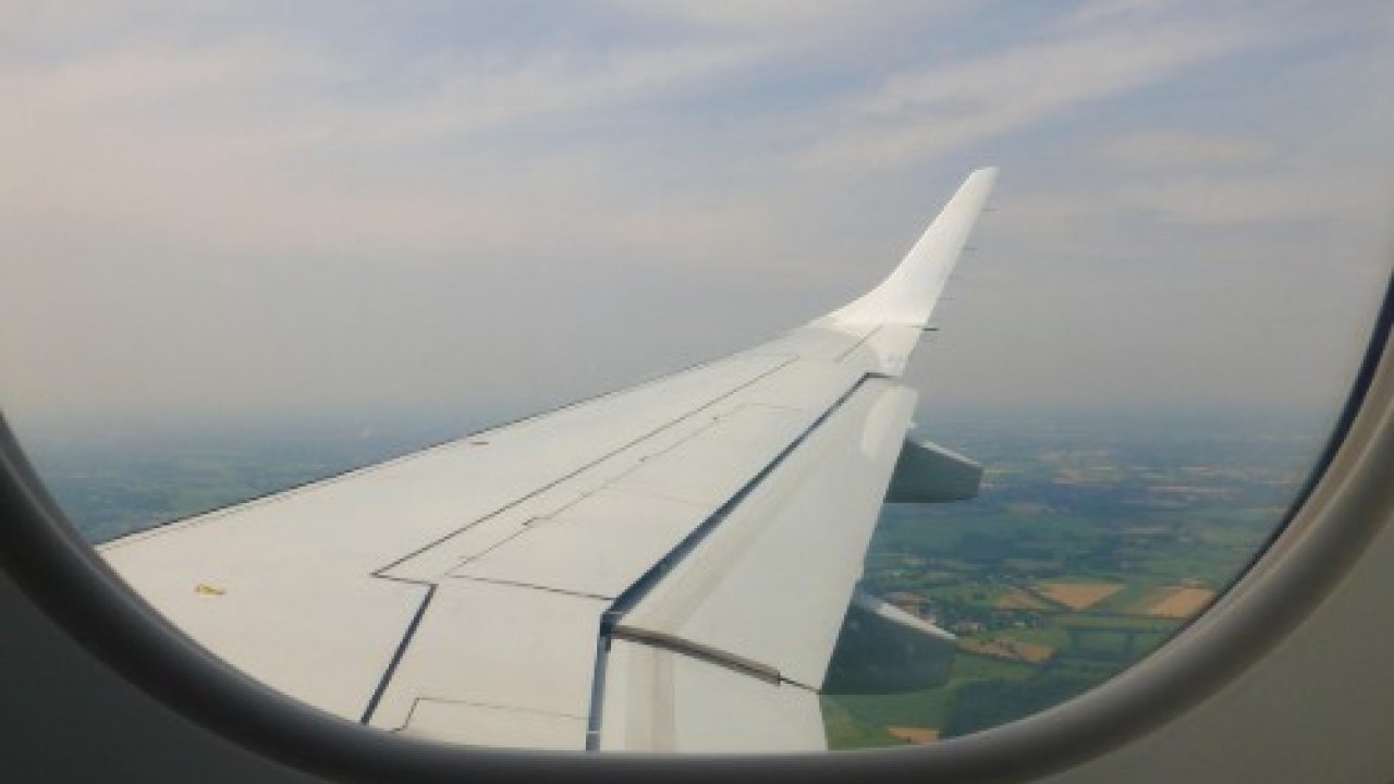 Uçakta pencere kenarı ortalığı karıştırdı! Dava açıldı!