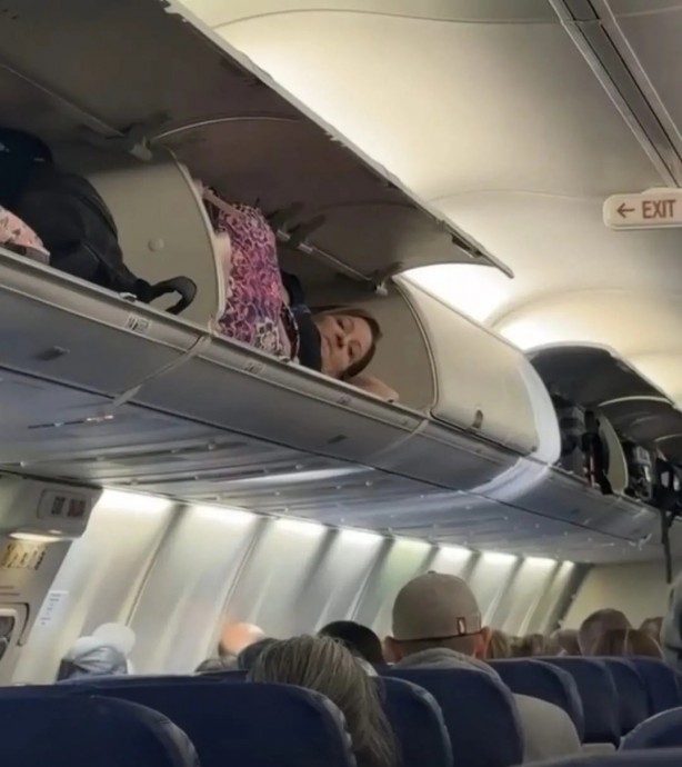 Uçaktaki görüntüler şoke etti! Kabin bagajına valizini değil kendini koydu...