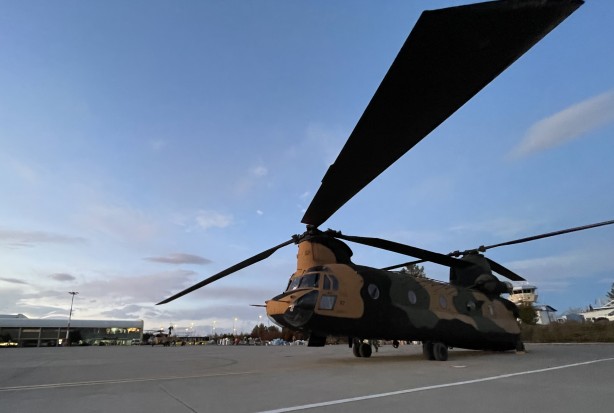 Uçan kaleler kurtarma ekiplerini taşıyor