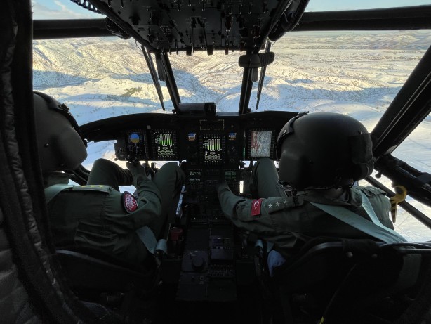 Foto - Uçan kaleler kurtarma ekiplerini taşıyor