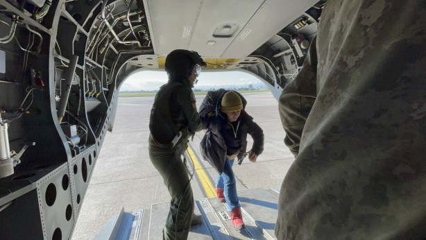 Foto - Uçan kaleler kurtarma ekiplerini taşıyor