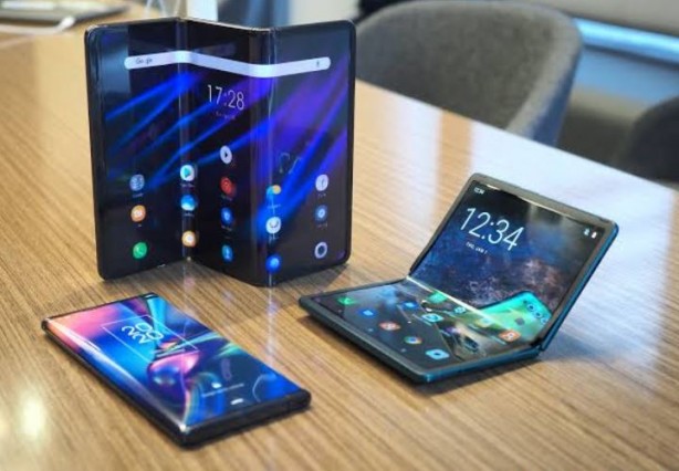 Foto - Üçe katlanabilir telefon tanıtıldı! Dünyada bir ilk