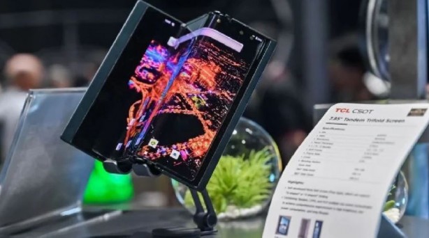 Foto - Üçe katlanabilir telefon tanıtıldı! Dünyada bir ilk