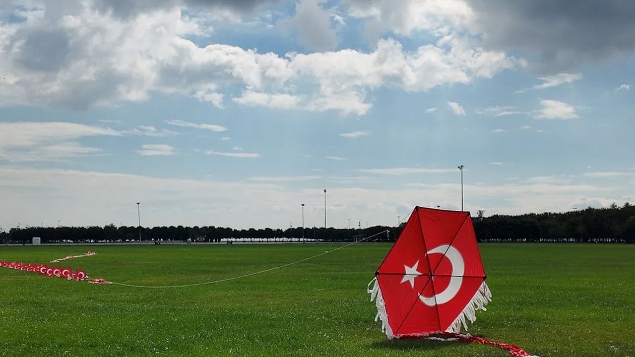 Uçurtma uçurup gökyüzüne saldılar: İsrail'in zulmüne karşı uçurtmalar havalandı
