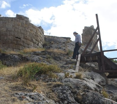Foto - Uçurum kıyısında ibadet! Görenler hayrete düşüyor