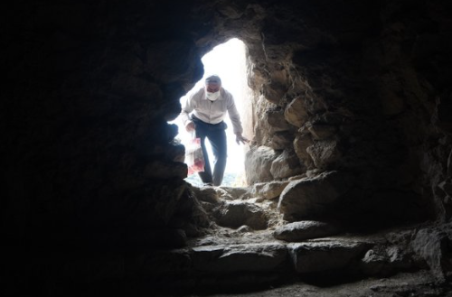 Foto - Uçurum kıyısında ibadet! Görenler hayrete düşüyor