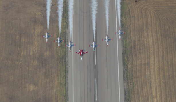 Foto - İngiltere'deki uçuşu bir anda iptal edilmişti! Üç devden Hürjet için gündemi altüst edecek karar