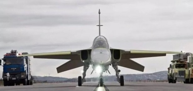 Foto - İngiltere'deki uçuşu bir anda iptal edilmişti! Üç devden Hürjet için gündemi altüst edecek karar