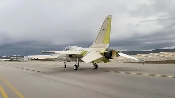 İngiltere'deki uçuşu bir anda iptal edilmişti! Üç devden Hürjet için gündemi altüst edecek karar