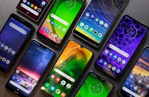 Foto - Ucuz akıllı telefonlar bir anda uçuşa geçti