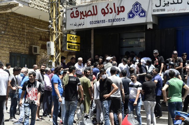 Foto - Ucuz dolara akın ettiler