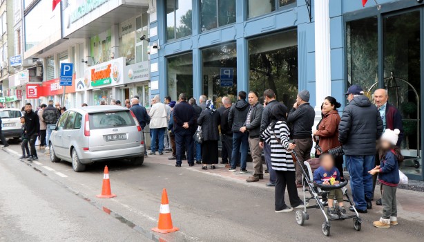 Foto - Ucuz sıvı yağa yoğun talep! Raflara konulmadan satılmaya başlandı