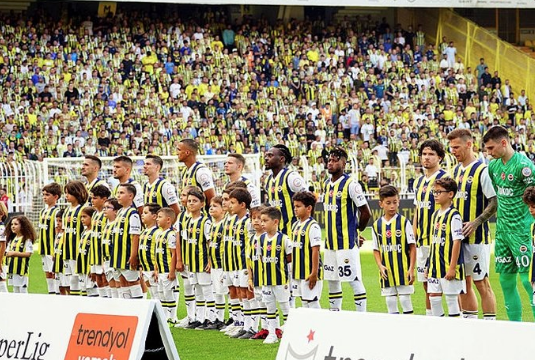 UEFA Konferans Ligi öncesi Fenerbahçe'de büyük deprem... Bir bu eksikti: İsmail Kartal ne yaptı böyle?