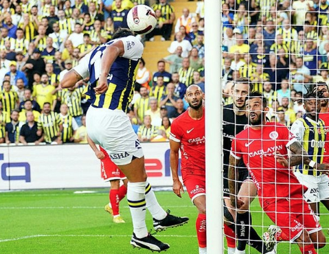 Foto - UEFA Konferans Ligi öncesi Fenerbahçe'de büyük deprem... Bir bu eksikti: İsmail Kartal ne yaptı böyle?