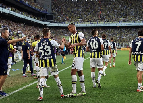 Foto - UEFA Konferans Ligi öncesi Fenerbahçe'de büyük deprem... Bir bu eksikti: İsmail Kartal ne yaptı böyle?