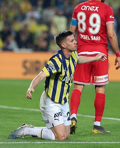 Foto - UEFA Konferans Ligi öncesi Fenerbahçe'de büyük deprem... Bir bu eksikti: İsmail Kartal ne yaptı böyle?