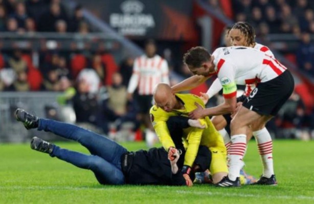 Foto - UEFA maçı güreşe dönüştü