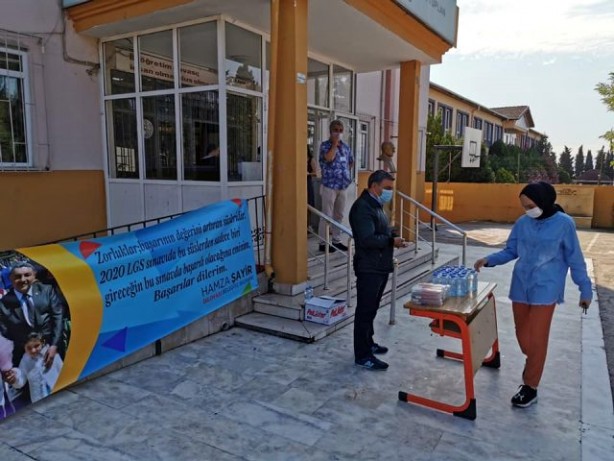 Foto - Uğruna makam aracını sattığı öğrencileri sınav günü de yalnız bırakmadı