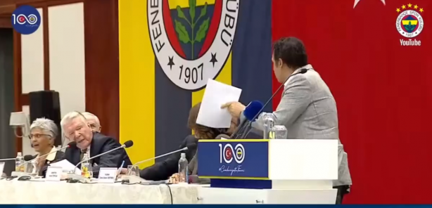 Foto - Uğur Dündar çıldırdı! Kürsüden böyle indirildi