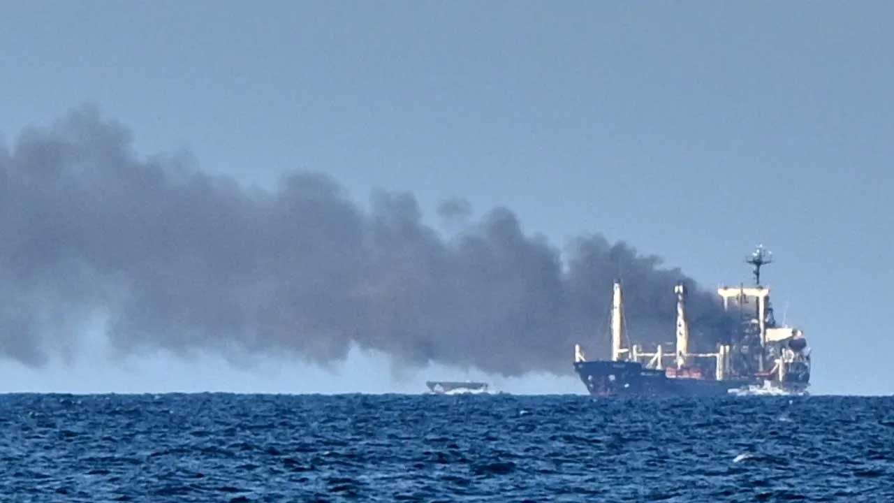 Foto - UKMTO gizemli olayı duyurdu: Tanker kaynağı bilinmeyen mühimmatla vuruldu