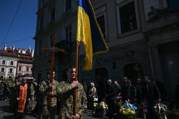 Ukrayna askeri için cenaze töreni
