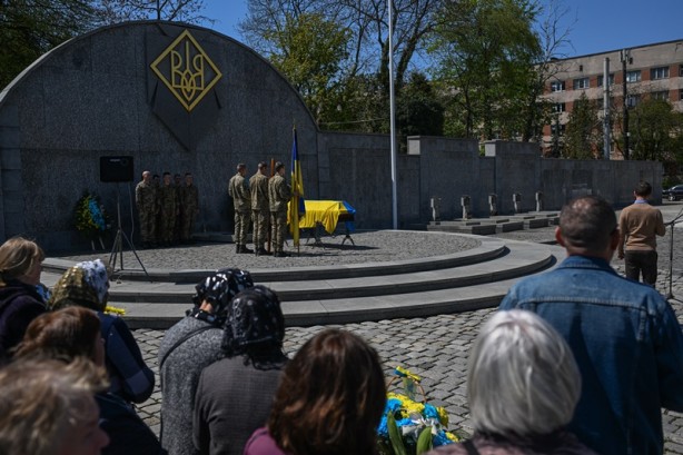 Foto - Ukrayna askeri için cenaze töreni