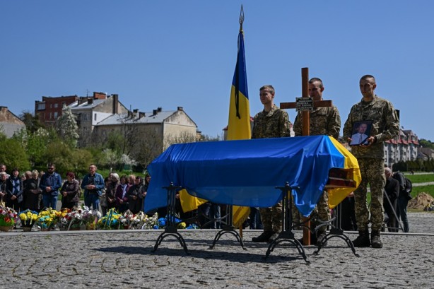 Foto - Ukrayna askeri için cenaze töreni