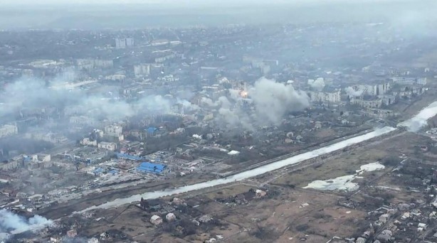 Ukrayna Devlet Başkanı Zelenski tüm dünyaya duyurdu! Bakhmut düştü