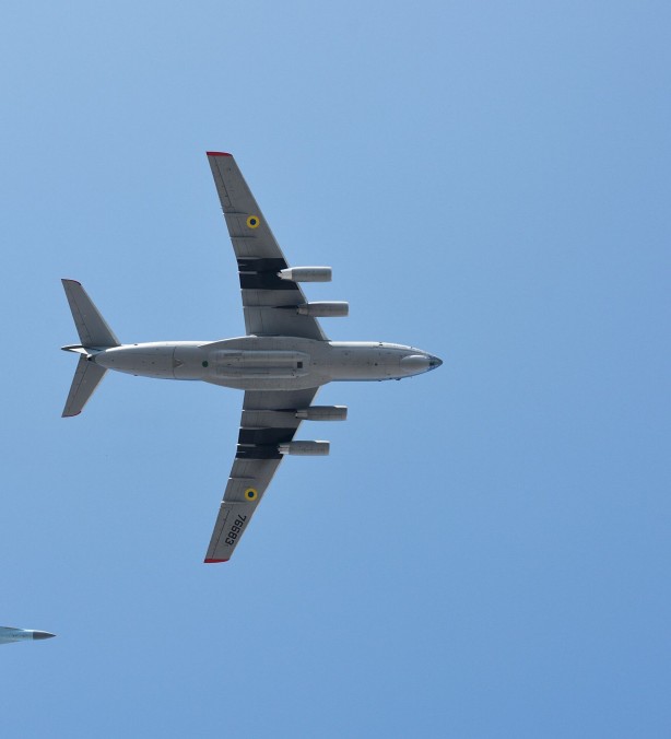 Foto - Ukrayna ordusu, çok sayıda Rus askeri taşıyan dev uçağı imha etti!