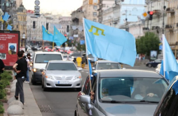 Ukrayna caddelerinde 'Türk bayrakları' dalgalandı!