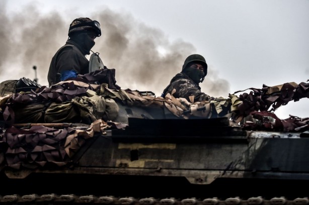 Foto - Ukrayna'da cepheden dönen askerlere sevgi gösterisi