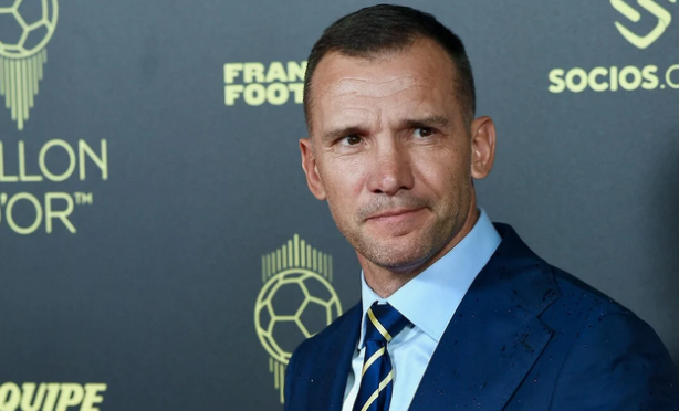 Foto - Ukrayna’da hakem sistemi iflas etti! Ve futbol efsanesi Shevchenko düğmeye bastı!