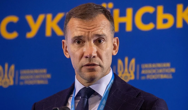 Foto - Ukrayna’da hakem sistemi iflas etti! Ve futbol efsanesi Shevchenko düğmeye bastı!