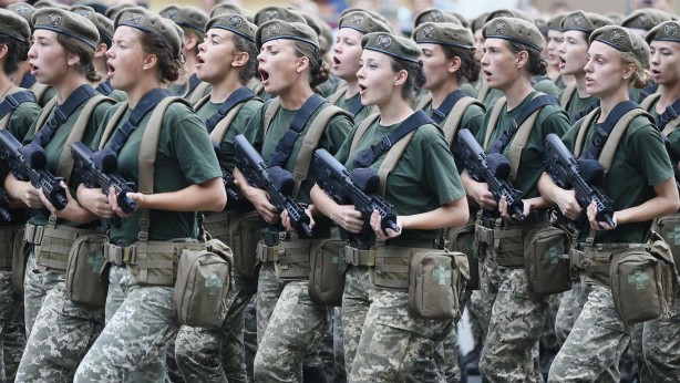 Foto - Ukrayna'da kadın askerler krize neden oldu! "Aşağılıyorlar" tepkisi