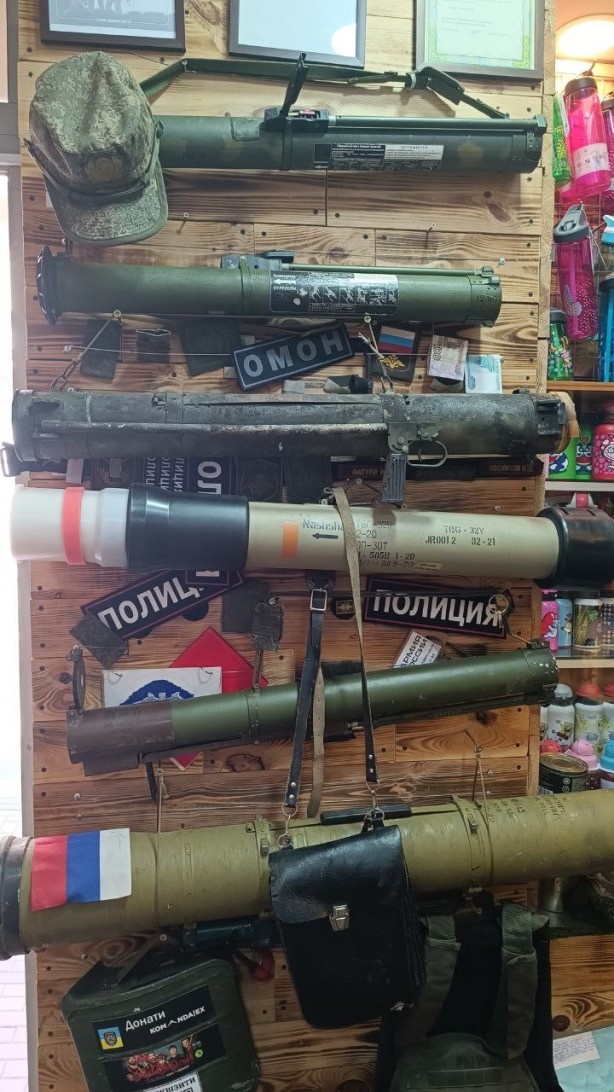 Foto - Ukrayna'da Rus silahları satışa çıkarıldı