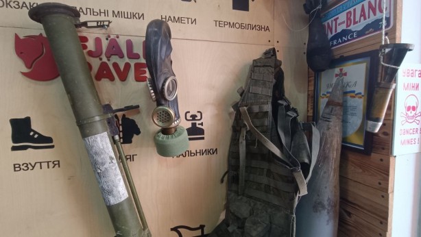 Foto - Ukrayna'da Rus silahları satışa çıkarıldı