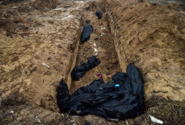 Foto - Ukrayna'da siviller toplu mezarlara gömülüyor