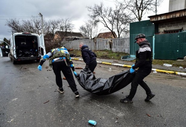 Foto - Ukrayna'da siviller toplu mezarlara gömülüyor