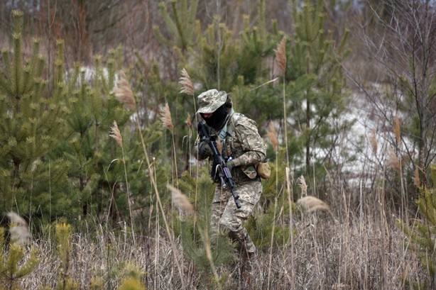 Ukrayna'da sivillere askeri eğitim!