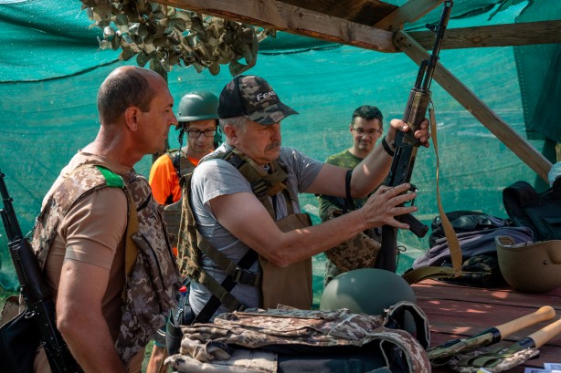Foto - Ukrayna’da sivillere silah eğitimi