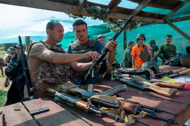 Foto - Ukrayna’da sivillere silah eğitimi