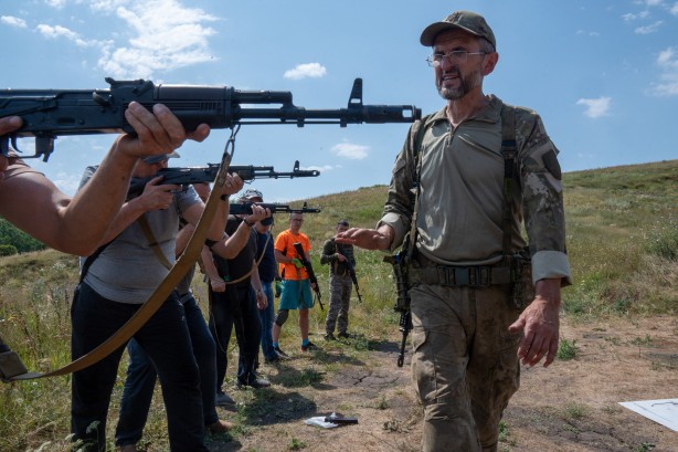 Foto - Ukrayna’da sivillere silah eğitimi