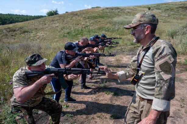 Foto - Ukrayna’da sivillere silah eğitimi