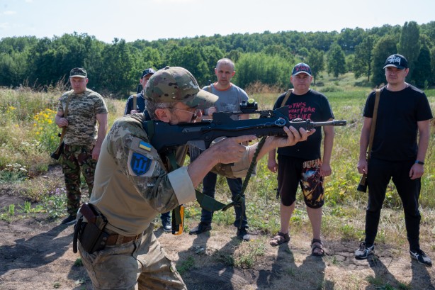 Foto - Ukrayna’da sivillere silah eğitimi