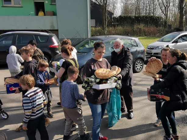 Foto - Ukrayna'daki savaştan kaçıp Almanya'ya gelenlere, Türkler sahip çıktı