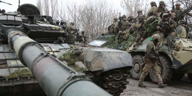 Foto - Ukraynalı askerlerden dev, gizemli operasyon sonrası Ruslara ait bir Mi-24 helikopteri ve dört İHA düştü!