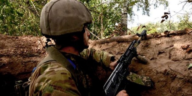 Foto - Ukraynalı askerlerden dev, gizemli operasyon sonrası Ruslara ait bir Mi-24 helikopteri ve dört İHA düştü!